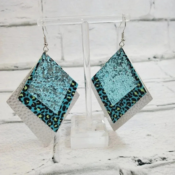 3 Layer Sparkle Animal Metallic Faux Leather Dangle Lightweight Earring 3bl15 - Picture 3 of 3